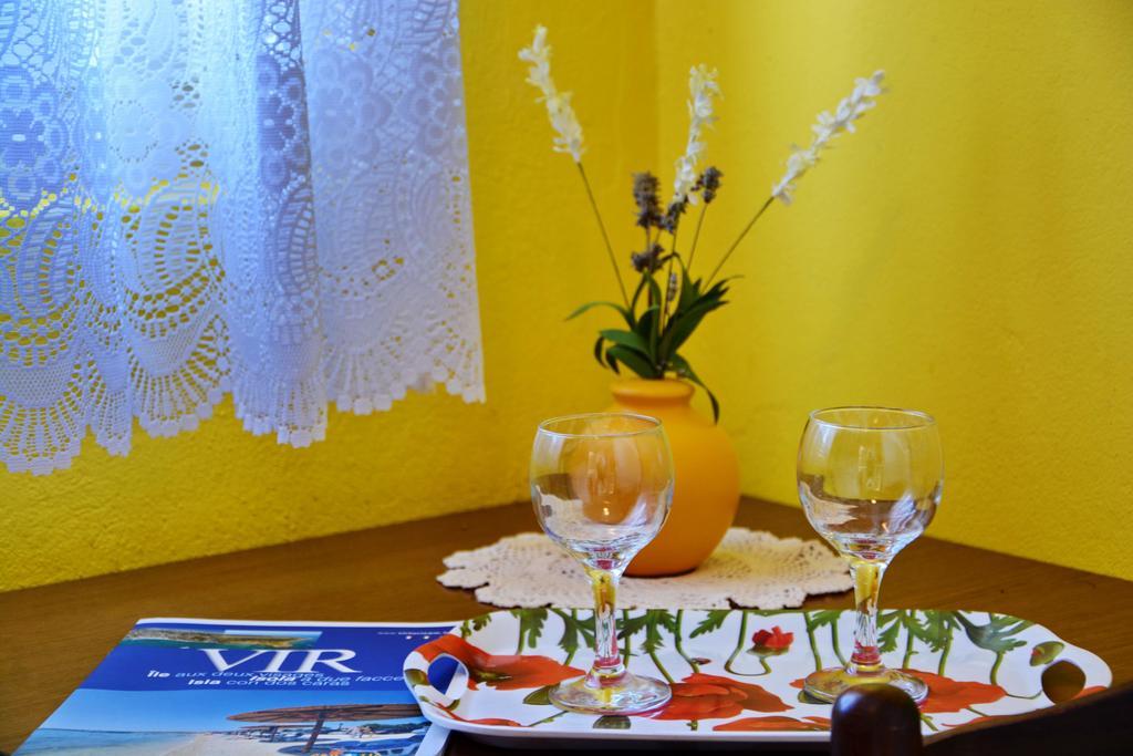Apartments Sandra Vir Ngoại thất bức ảnh