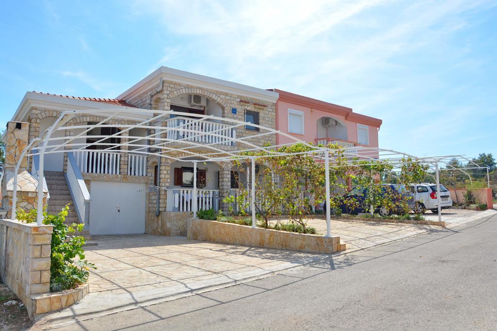 Apartments Sandra Vir Ngoại thất bức ảnh