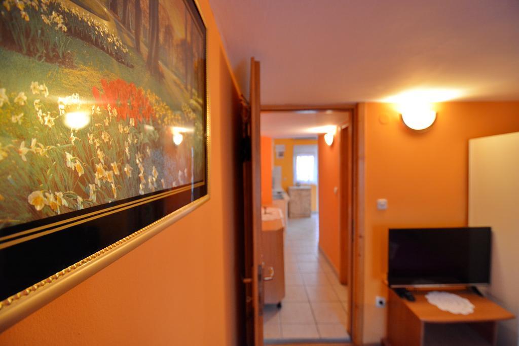 Apartments Sandra Vir Ngoại thất bức ảnh