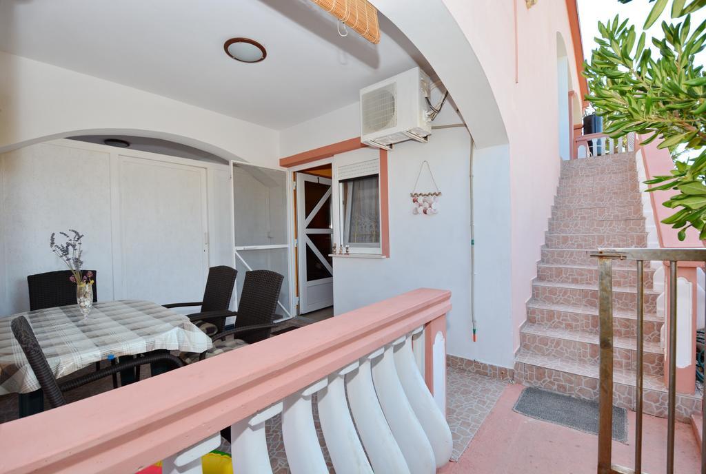 Apartments Sandra Vir Ngoại thất bức ảnh